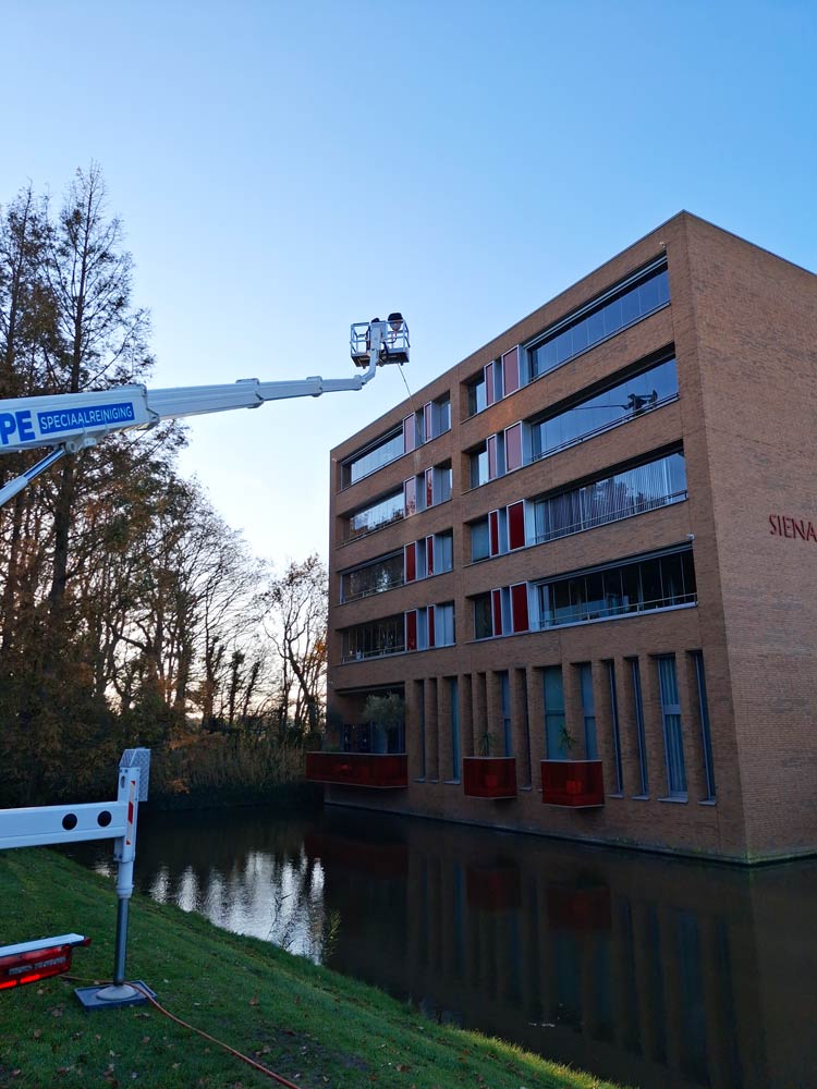 hoogwerker-appartementen-vve_pompe-speciaalreiniging