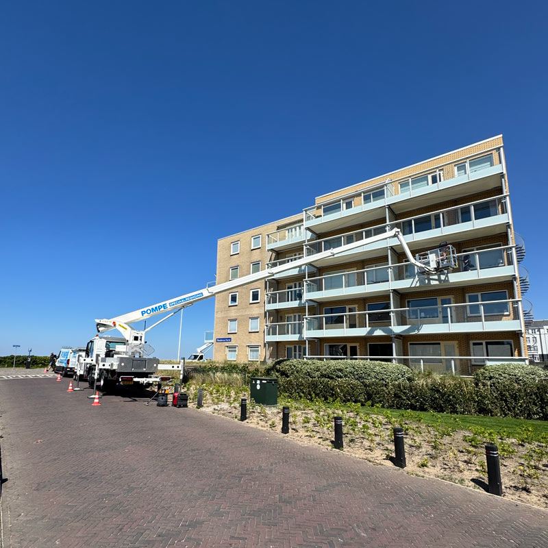 hoogwerker-noordwijk-aan-zee_pompe-speciaalreiniging